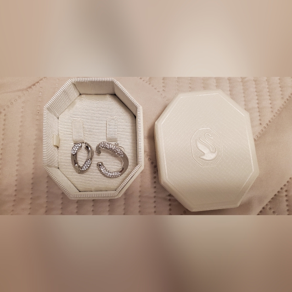 Swarovski Dextera ear cuffSet (2), Asymmetrical design, White, Rhodium